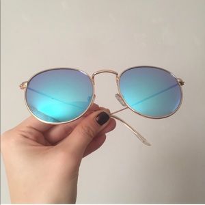 Retro ‘rounded’ mirror lense sunglasses.